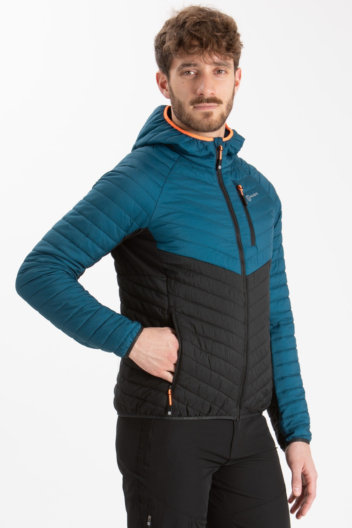 #colore_indigo-blue-black