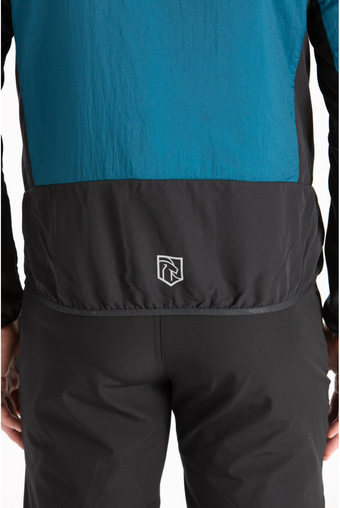 #colore_indigo-blue-black