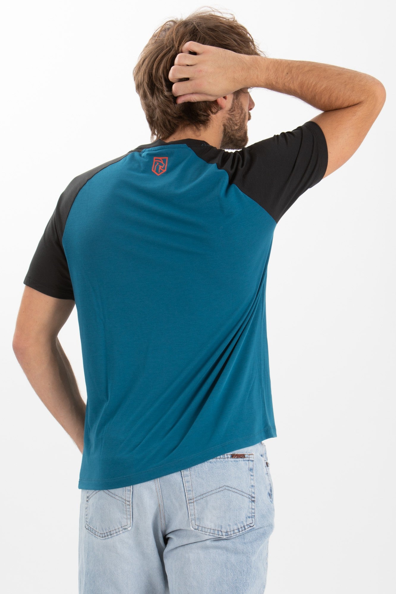 #colore_indigo-blue-black