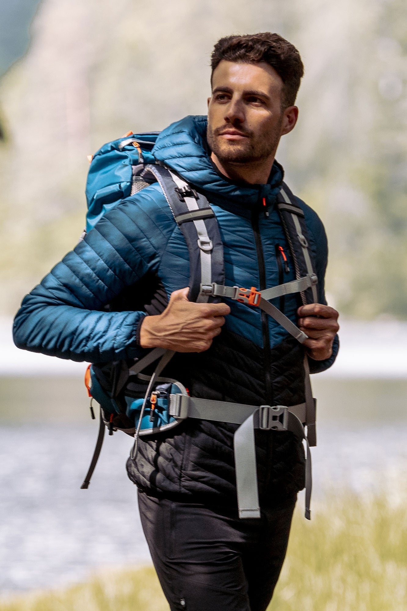 #colore_indigo-blue-black