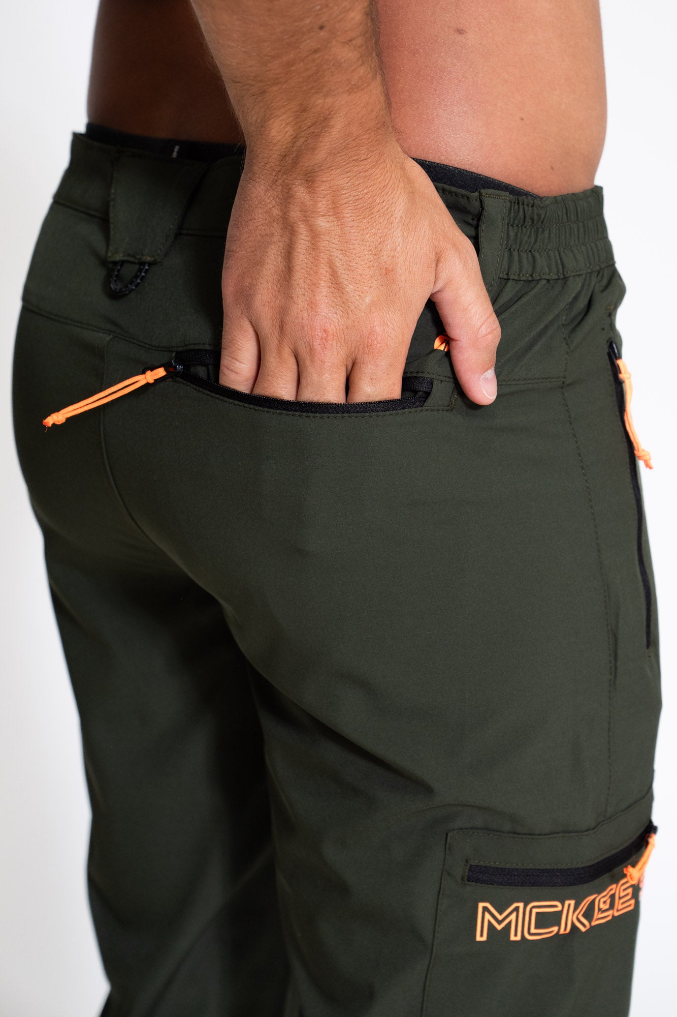 #colore_military-green