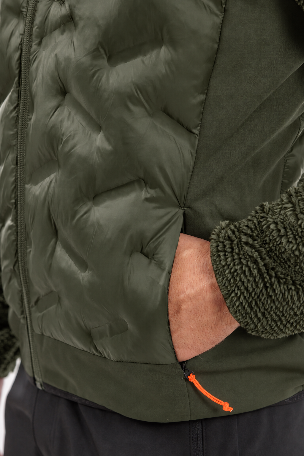 #colore_military-green