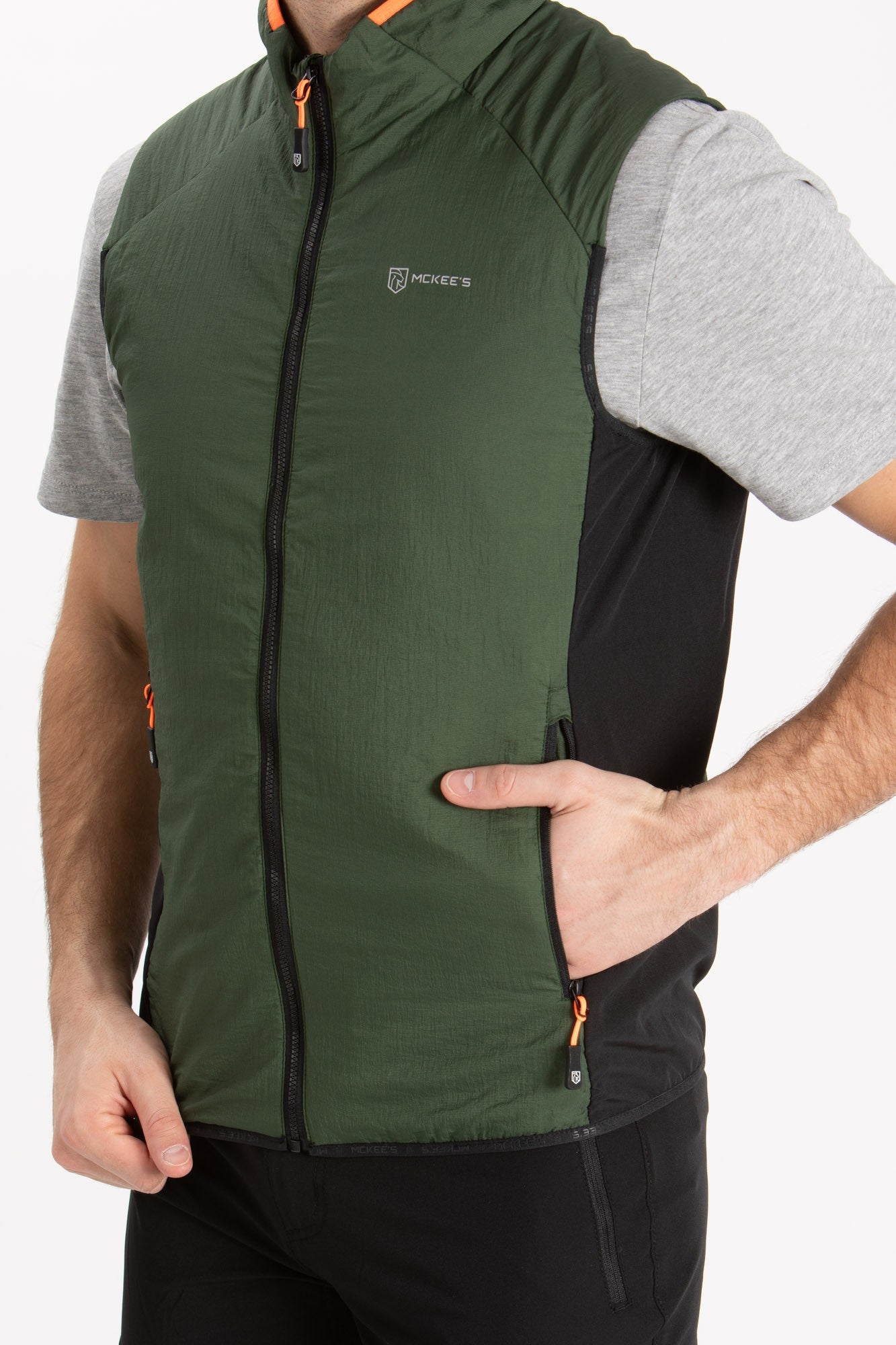 #colore_military-green